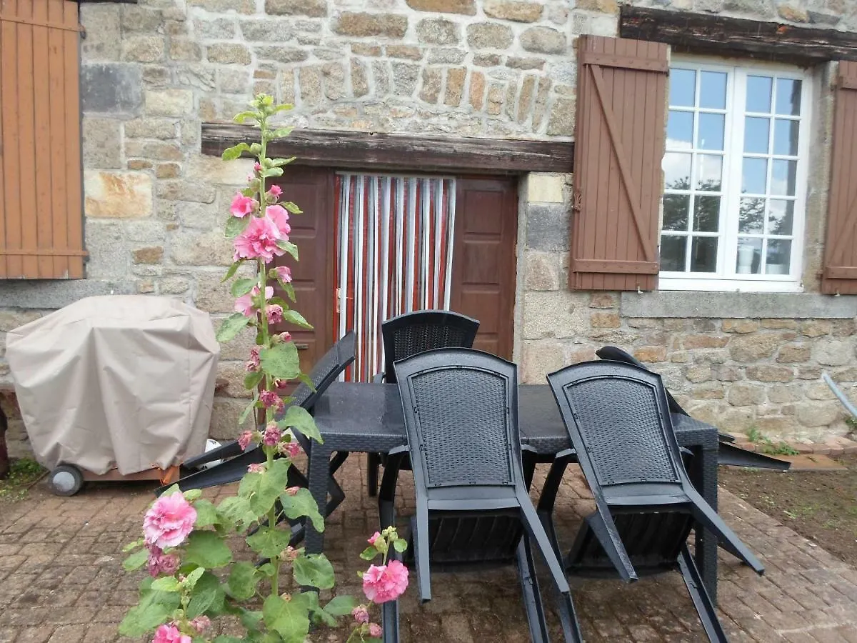 Holiday home Gite Relais Des Chaux Saint-Jean-des-Ollieres